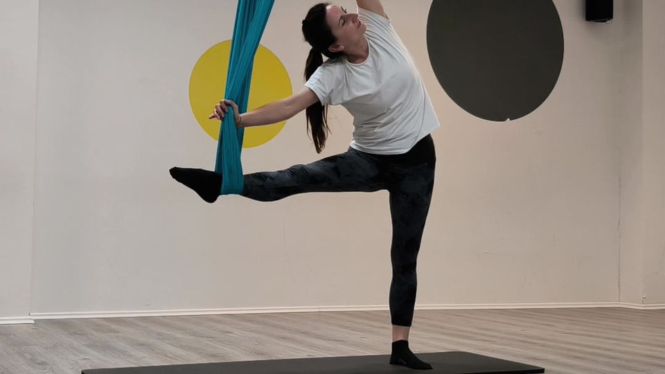 Aerial yoga zagrijavanje i istezanje
